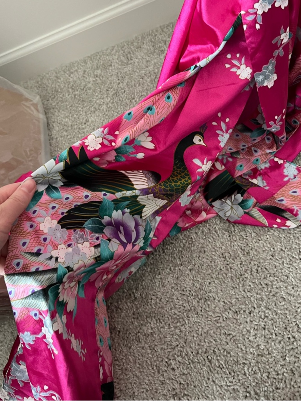 ◻️BABEYOND: Women’s M, pink kimono style bathrobe w/peacock accent, preowned◻️ - Picture 11 of 14